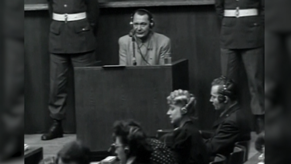 Archívna snímka z procesu s vojnovými zločincami v Norimbergu.