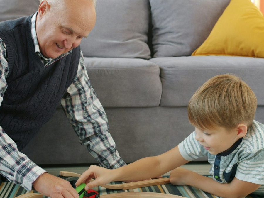 starý pán a dieťa